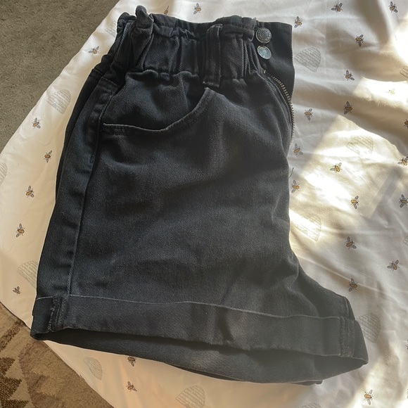 Forever 21, size Medium Black paper bag short - Picture 2 of 3